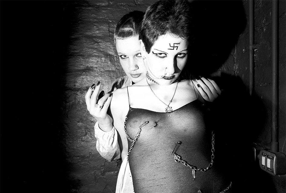KAREN KNORR/OLIVIER RICHON, Punk Night Global Village, 1977