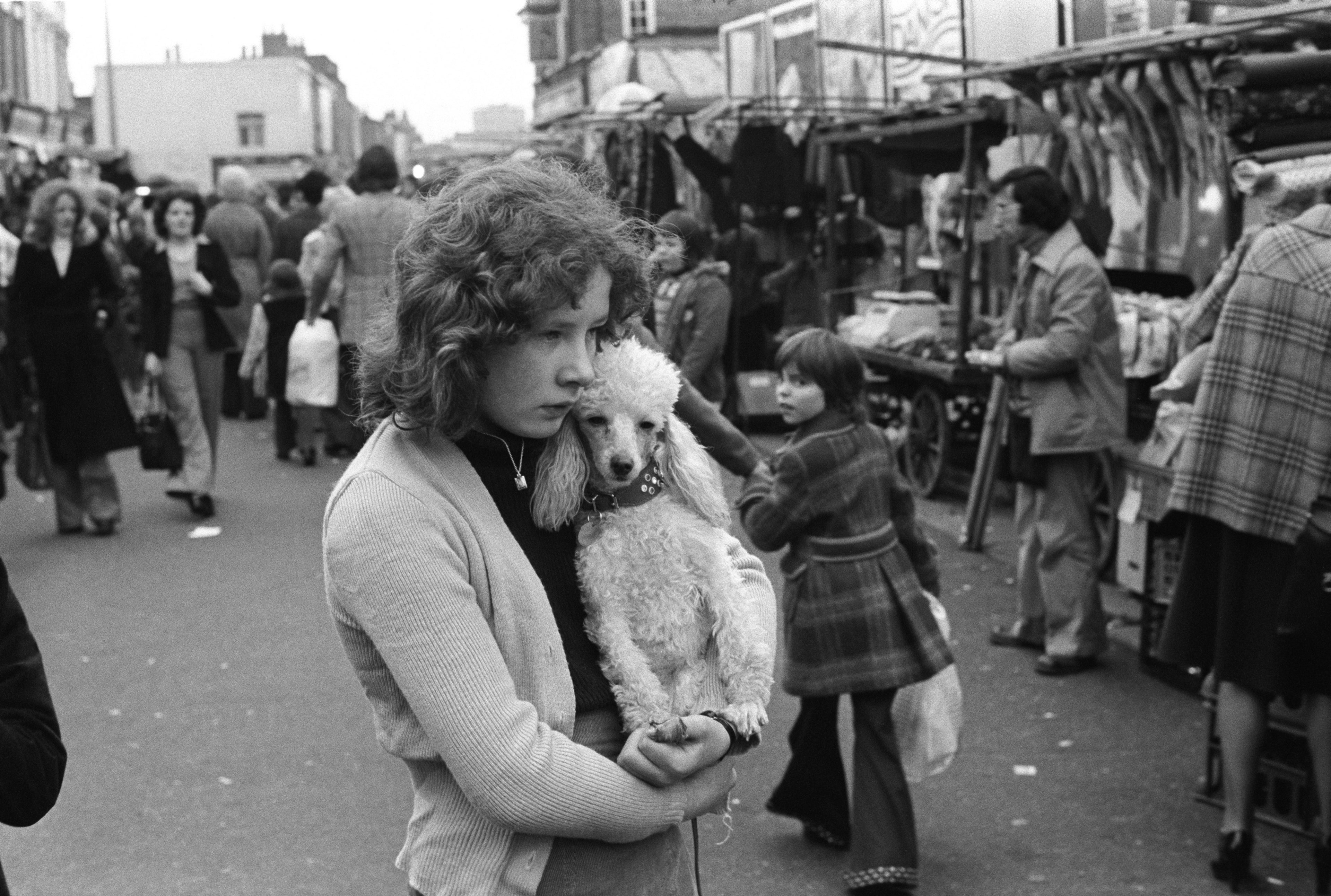 HOMER SYKES, Street Market Tower Hamlets UK, 1975